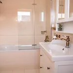 Vila Elegant With Pool